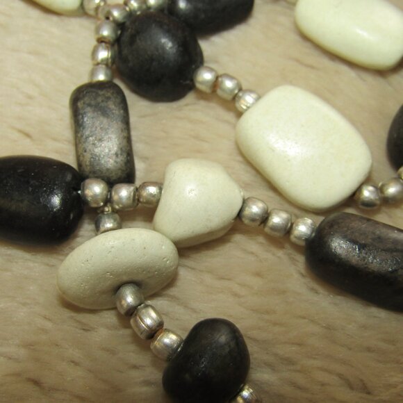 Vintage Black & White Stone Beaded Necklace - Picture 6 of 7